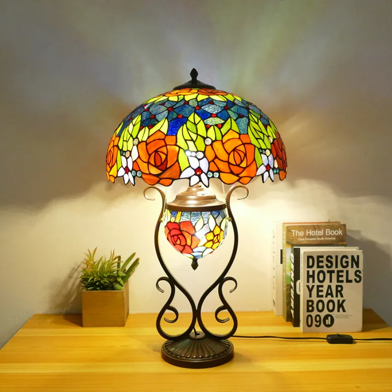 Креативная настольная художественная лампа в общежитии, ретро витражная лампа, европейская и американская цветная лампа для спальни, украшение дома