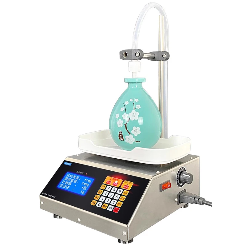 Небольшая автоматическая машина для розлива жидкости с ЧПУ весом 4,5 кг / мин, машина для количественного дозирования ликера, напитков, соевого молока