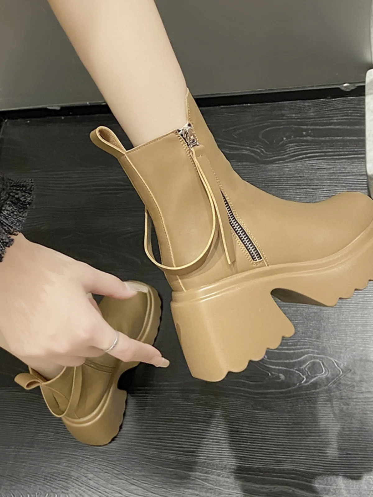 Обувь, женские ботинки, Осенне-зимняя обувь, ботинки с круглым носком на молнии, Женские Кожаные ботильоны 2023 года на высоком каблуке и танкетке в стиле 