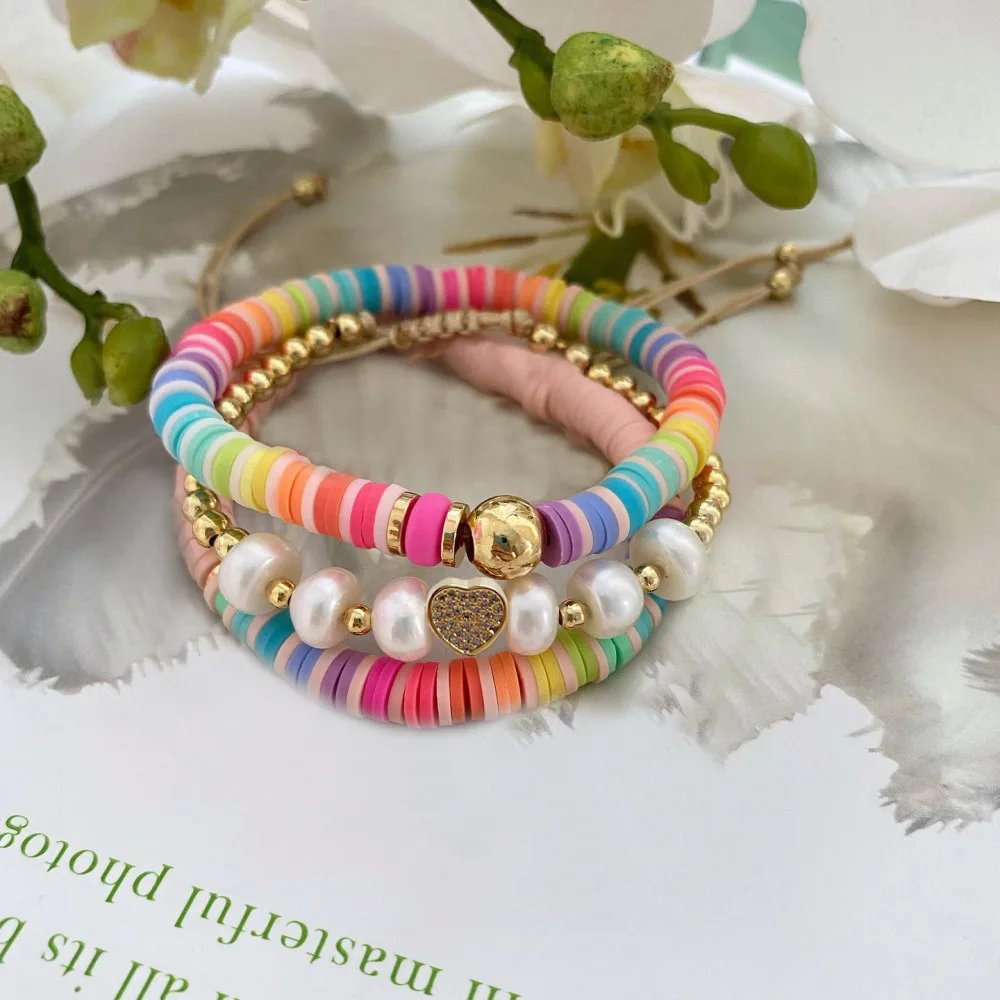 KKBEAD Жемчужные браслеты Heishi в стиле бохо Ювелирные изделия для женщин Подарки Женские браслеты с подвесками в виде сердца Высококачественный позолоченный браслет