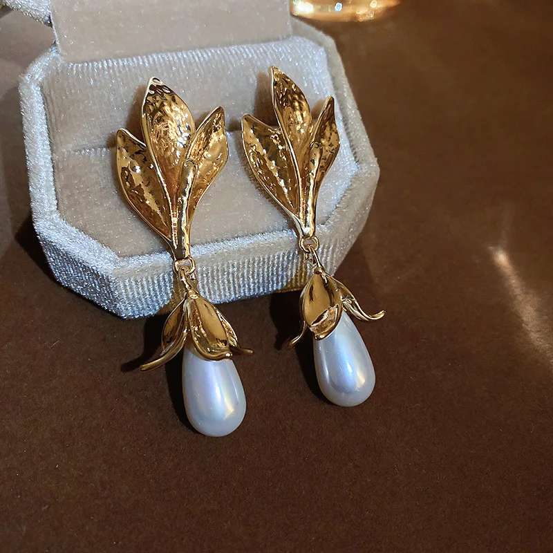 Легкие роскошные металлические серьги с жемчугом в виде капель воды для женщин, модные украшения для вечеринок с темпераментом