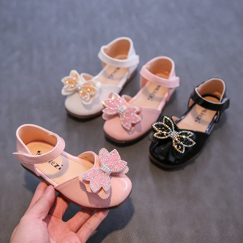 2022 Новые кожаные сандалии для девочек, детская обувь принцессы, тонкие туфли со светящимся бантом и бриллиантами, детская танцевальная обувь, лето 1-6 лет