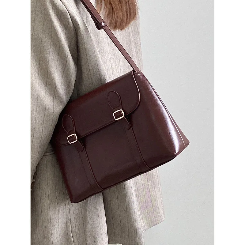 Корейская модная нишевая дизайнерская новая Женская сумка через плечо в стиле ретро винно-красного цвета в Гонконгском стиле, высококачественная сумка через плечо большой емкости