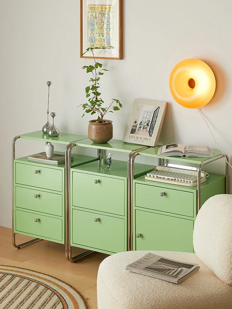Зеленый передвижной шкафчик сбоку в скандинавском стиле, стеллаж для хранения дивана в гостиной, прикроватный шкафчик в спальне
